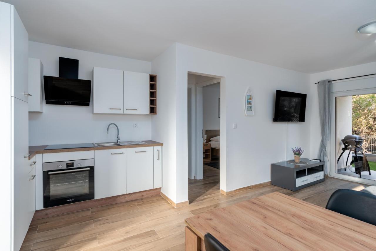 Number One Apartments Vir Exterior photo