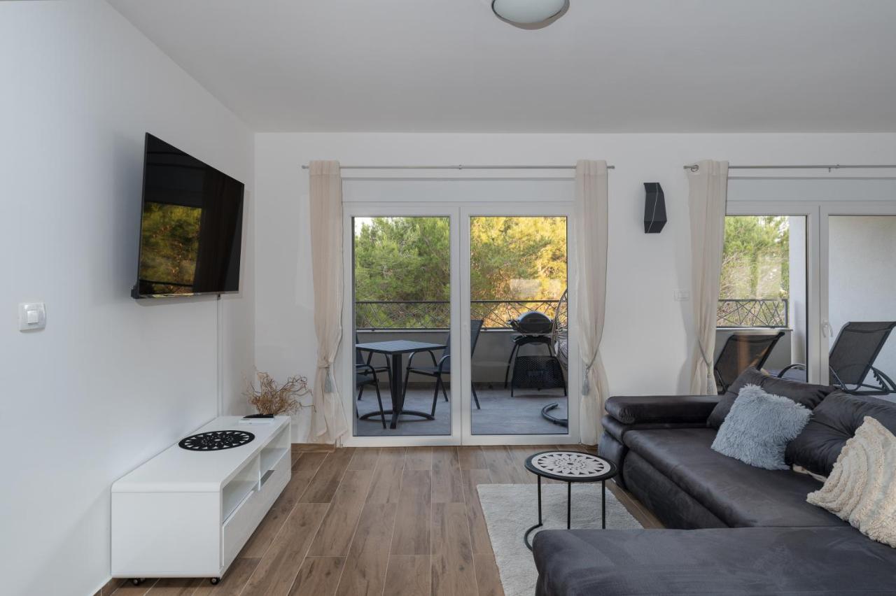 Number One Apartments Vir Exterior photo
