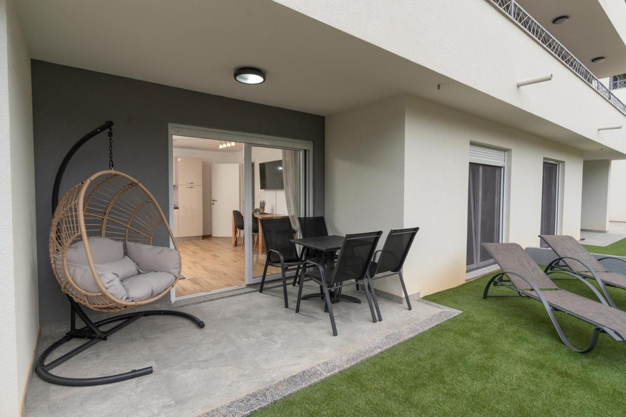 Number One Apartments Vir Exterior photo
