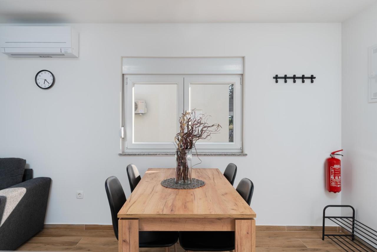 Number One Apartments Vir Exterior photo